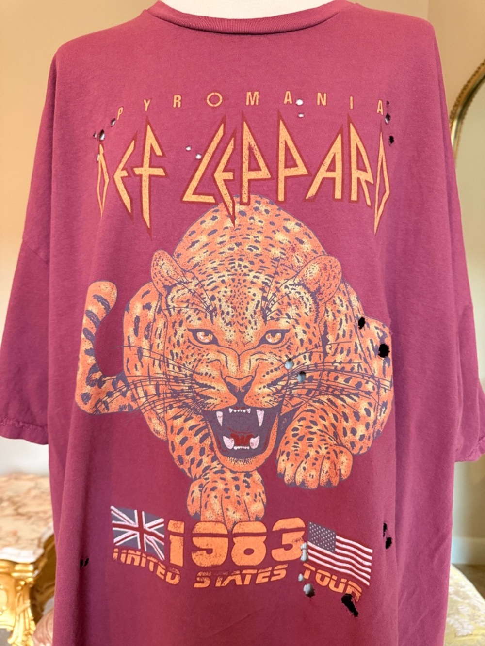 Urban Outfitters Maroon Def Leppard Graphic Tee with Orange Accent - Picture 3 of 8